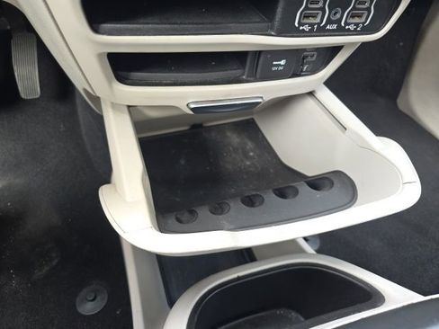 Used 2022 Chrysler Pacifica Touring-L image 22