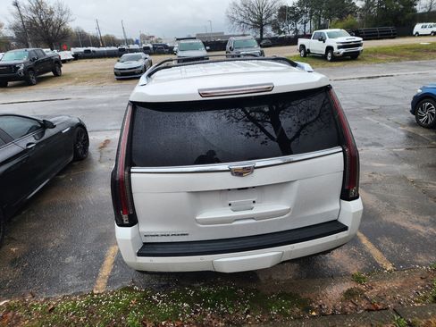 Used 2020 Cadillac Escalade Luxury image 7