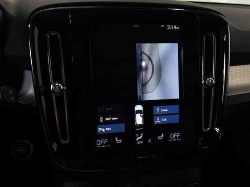 Used 2020 Volvo XC40 T5 Momentum w/ Protection Package Premier image 33