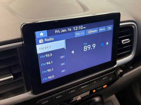 Used 2023 Hyundai Venue SEL FWD image 11