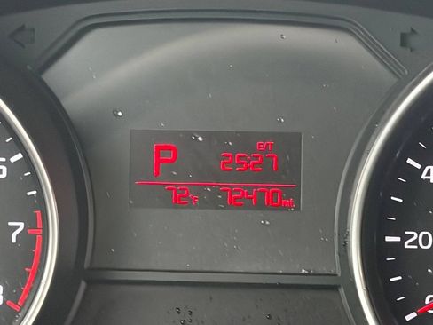 Used 2015 Kia Sedona LX FWD image 11