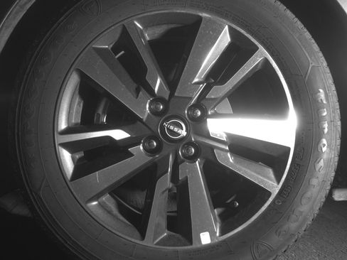 Used 2025 Nissan Versa SV image 12