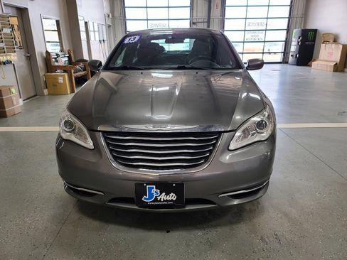 Used 2013 Chrysler 200 Touring FWD image 3