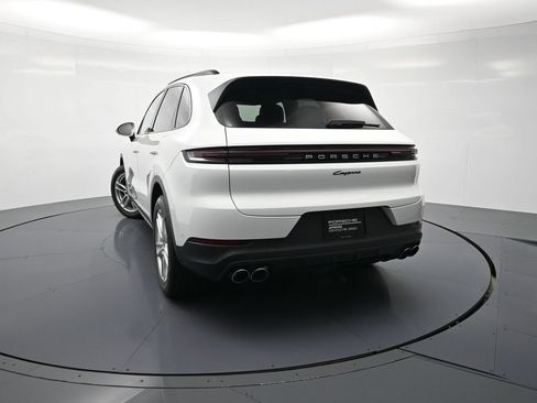 Used 2026 Porsche Cayenne AWD/4WD image 32