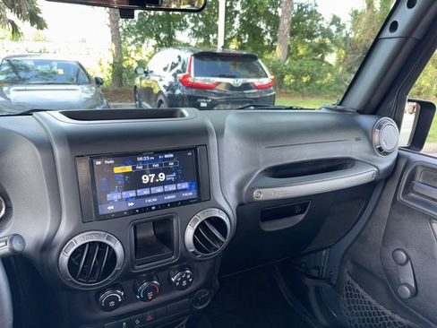 Used 2018 Jeep Wrangler Sport AWD/4WD image 30