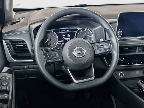 Used 2023 Nissan Rogue SV AWD/4WD image 18