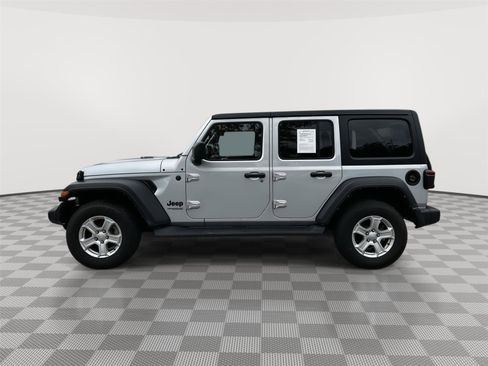 Used 2022 Jeep Wrangler Unlimited Sport AWD/4WD image 3