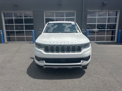 Used 2024 Jeep Wagoneer L Series II w/ Flexible Seating Group RWD image 5