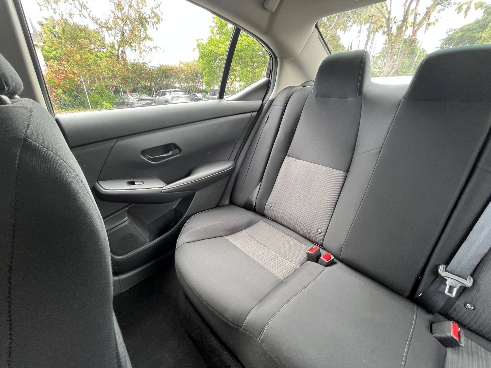 Used 2025 Nissan Sentra SV FWD image 36