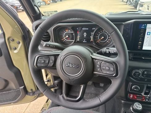 Used 2025 Jeep Wrangler Unlimited Rubicon w/ Convenience Group AWD/4WD image 13