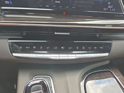 Certified 2022 Cadillac Escalade ESV Sport AWD/4WD image 31
