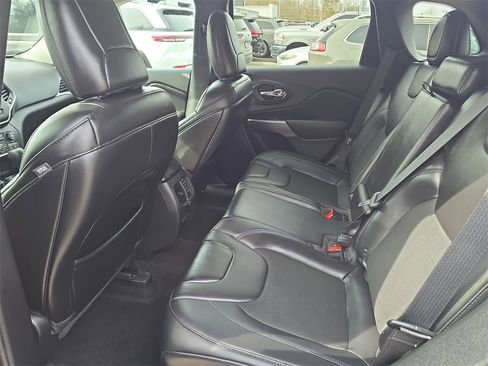 Used 2019 Jeep Cherokee Latitude Plus w/ Cold Weather Group image 22