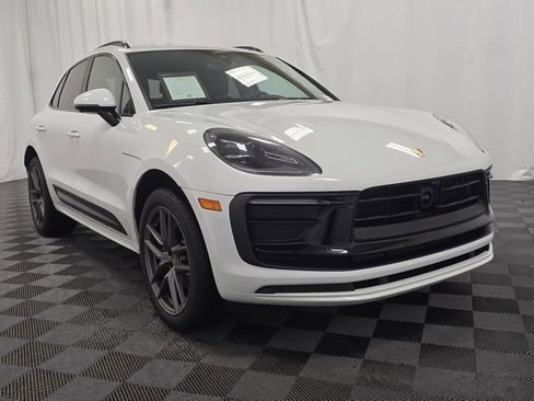 Certified 2025 Porsche Macan Turbo image 9