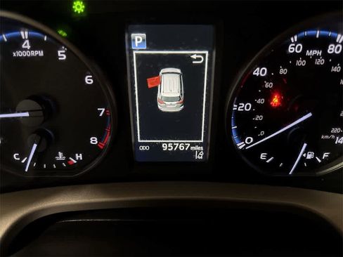 Used 2017 Toyota RAV4 LE image 19