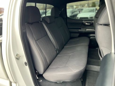 Used 2018 Toyota Tacoma TRD Off-Road w/ Technology Package image 23