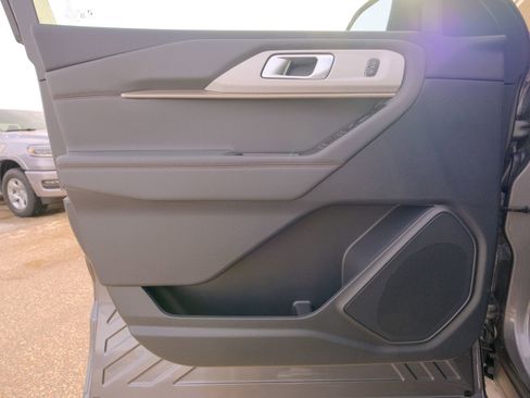 New 2026 Ford Explorer Active w/ Active Comfort Package image 27