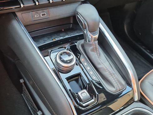 Used 2026 GMC Canyon AT4 w/ Technology Plus Package image 15