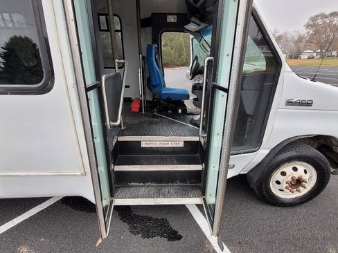 Used 2006 Ford E-450 and Econoline 450 RWD image 11