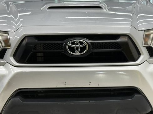 Used 2012 Toyota Tacoma 4x4 Access Cab V6 w/ TRD Sport Pkg image 5