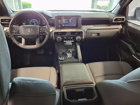 Used 2025 Toyota Tacoma SR5 AWD/4WD image 21