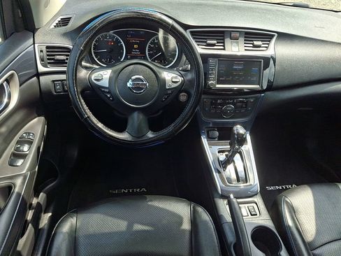 Used 2019 Nissan Sentra SR w/ Premium Package (SR) FWD image 11