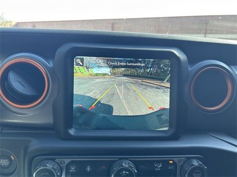 Used 2023 Jeep Gladiator Mojave w/ Cold Weather Group image 27