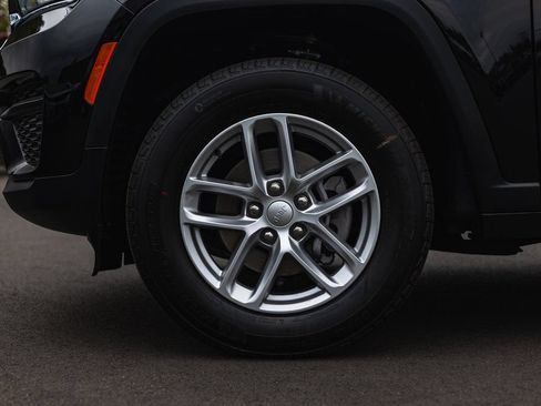 New 2025 Jeep Grand Cherokee Laredo X w/ Luxury Tech Group I AWD/4WD image 12