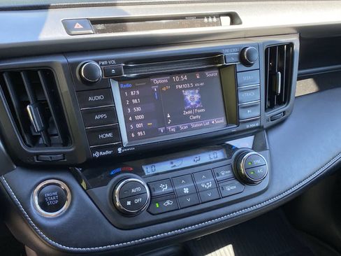 Used 2018 Toyota RAV4 XLE w/ Plus Extra Value Package AWD/4WD image 27
