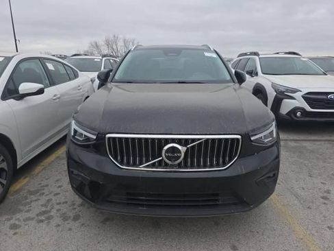 Used 2025 Volvo XC40 B5 Plus AWD/4WD image 4