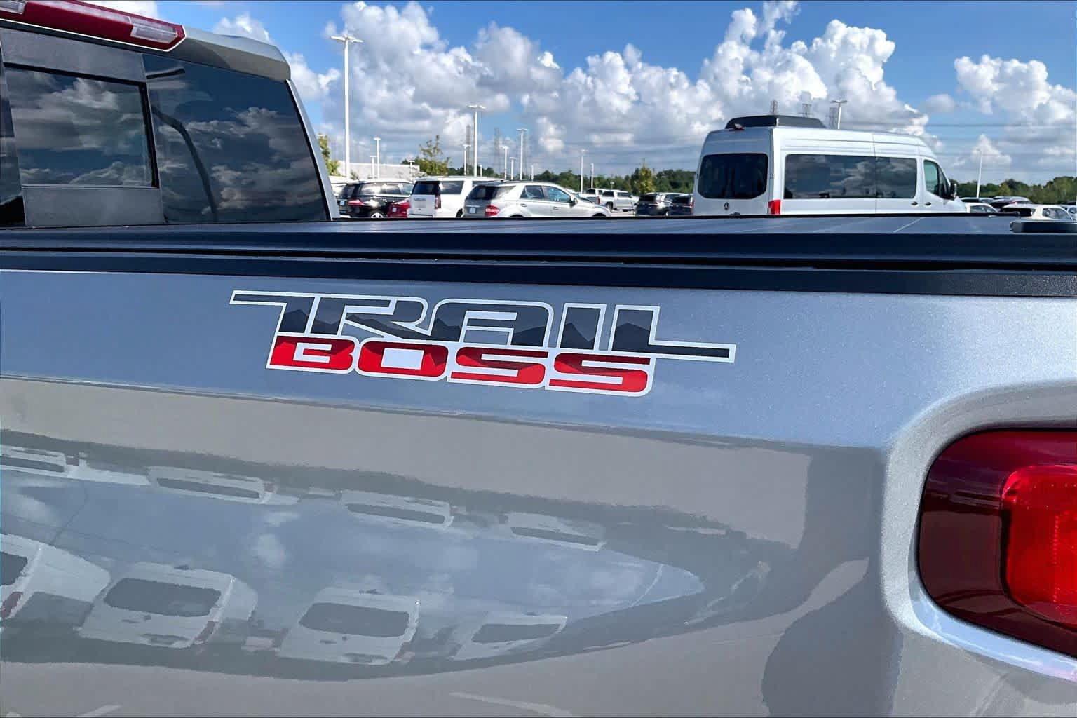 Used 2026 Chevrolet Silverado 1500 LT Trail Boss w/ Convenience Package II AWD/4WD image 9