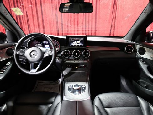 Used 2019 Mercedes-Benz GLC 300 4MATIC w/ Premium Package image 15