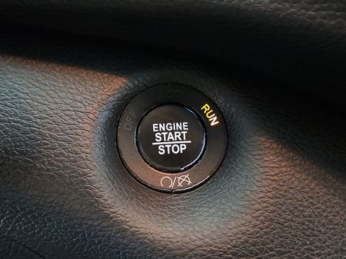 Used 2020 Jeep Cherokee Latitude Plus image 19