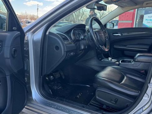 Used 2017 Chrysler 300 C image 15