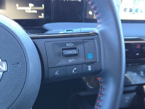 Certified 2025 Nissan Kicks SR image 21