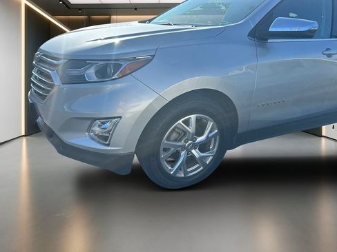Used 2021 Chevrolet Equinox Premier FWD image 2