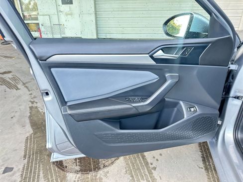 Used 2025 Volkswagen Jetta SE image 20