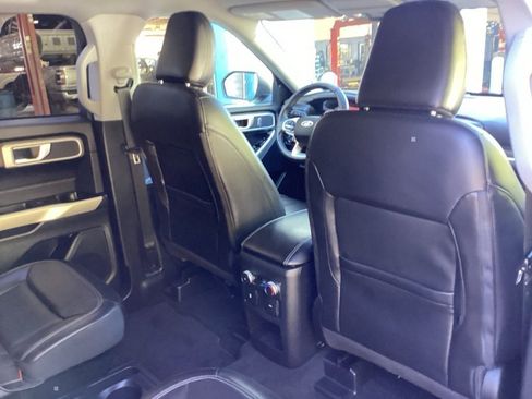 Used 2021 Ford Explorer XLT w/ Equipment Group 202A image 39