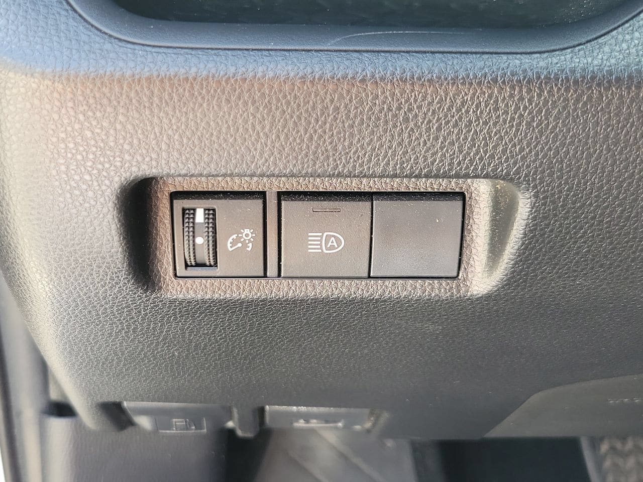 Used 2019 Toyota RAV4 XLE FWD image 30