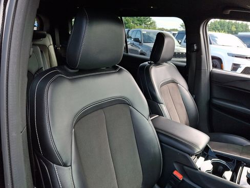 Used 2023 Jeep Grand Cherokee L Laredo AWD/4WD image 13