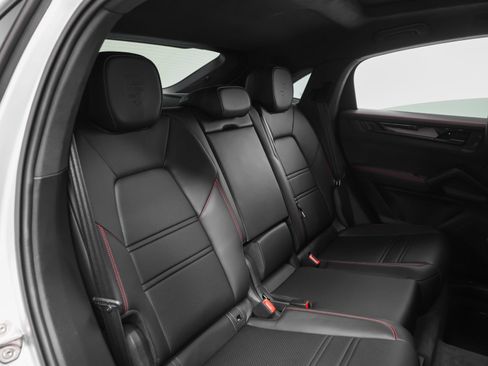 Certified 2025 Porsche Cayenne GTS AWD/4WD image 30