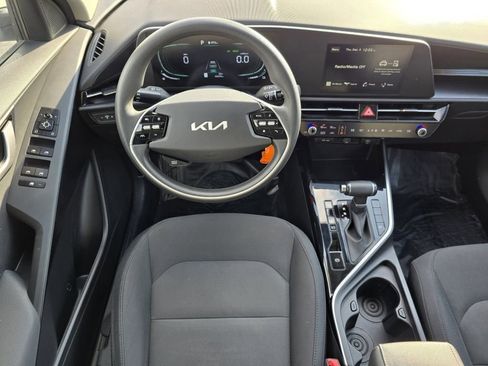 Used 2023 Kia Niro LX image 27