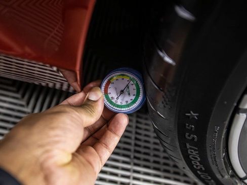 Used 2025 BMW M5 w/ Carbon Package image 48