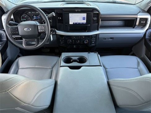 Used 2025 Ford F350 XL w/ FX4 Off-Road Package image 12