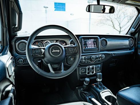 Used 2023 Jeep Gladiator Sport AWD/4WD image 30
