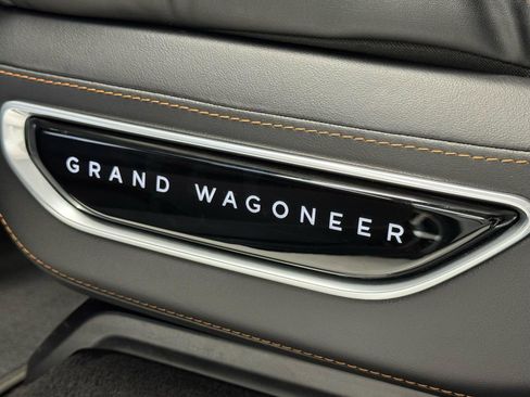 Used 2022 Jeep Grand Wagoneer Series III AWD/4WD image 35
