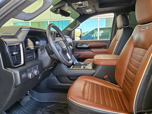 Used 2024 GMC Sierra 3500 Denali Ultimate AWD/4WD image 9