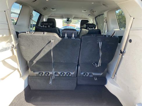 Used 2023 Chrysler Pacifica Touring-L image 33