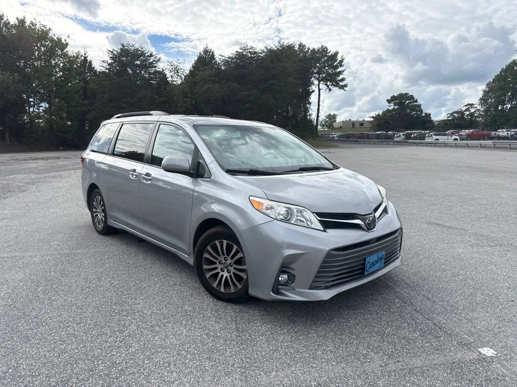 Used 2018 Toyota Sienna XLE Premium FWD image 7