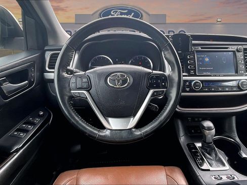 Used 2018 Toyota Highlander Limited Platinum AWD/4WD image 5