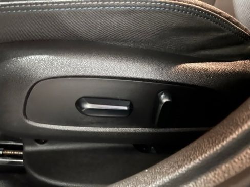 Used 2019 Chevrolet Cruze LT image 16